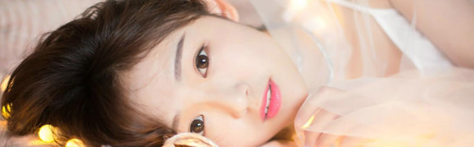 魅惑的白色毛衣绽放清新优雅的魅力